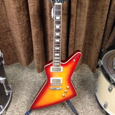 Hamer Standard F/T XT Series Flame Top Cherry Burst with
