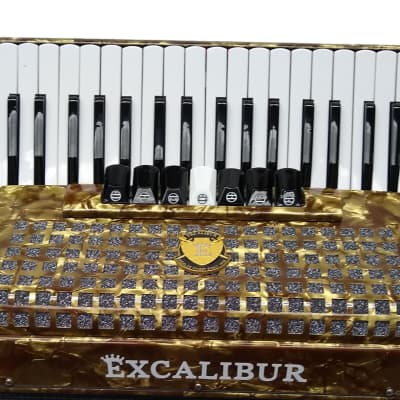 Excalibur Super Classic 72 Bass Piano Accordion Bronze Gold imagen 3
