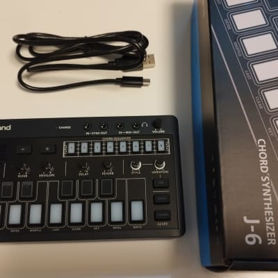 Roland J-6 AIRA Compact Chord Synthesizer