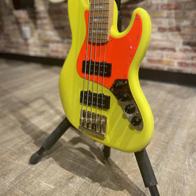 Fender Mono Neon Jazz Bass V - Neon Yellow image 2