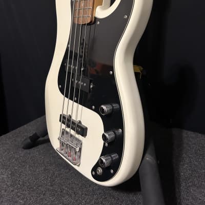 Austin 4-String Electric Bass White P Bass ABP200 w/ Gig Bag #304 image 7