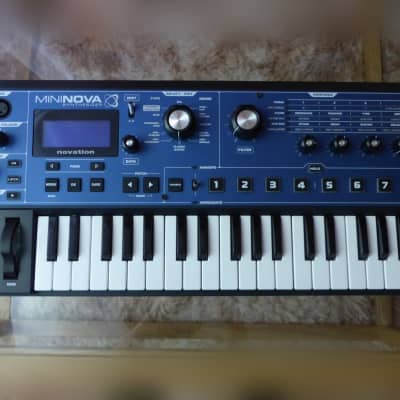 Novation MiniNova 37-Key 18-Voice Synthesizer 2012 - Present - Blue