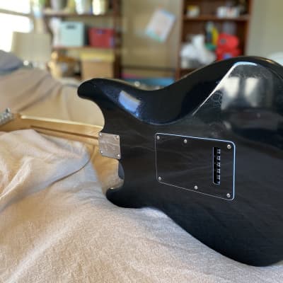 Fender Standard Stratocaster with Rosewood Fretboard 1998 - 2005 Black image 2