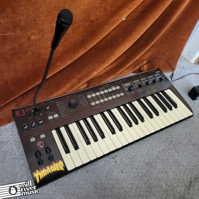 Korg R3 8 Voice Analog Synthesizer Vocoder | Reverb