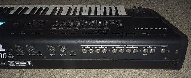 Kurzweil K2500 with KDFX and Sampling Options loaded Lots of