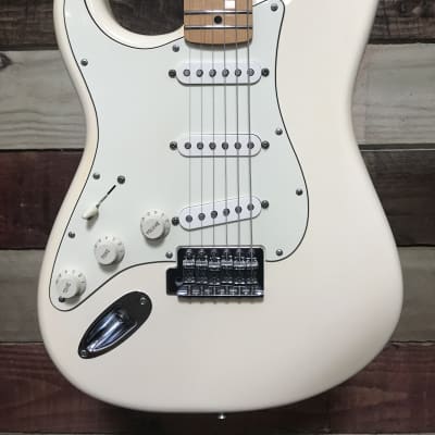 Fender Standard Stratocaster Left-Handed with Maple Fretboard Arctic White 2015 image 7