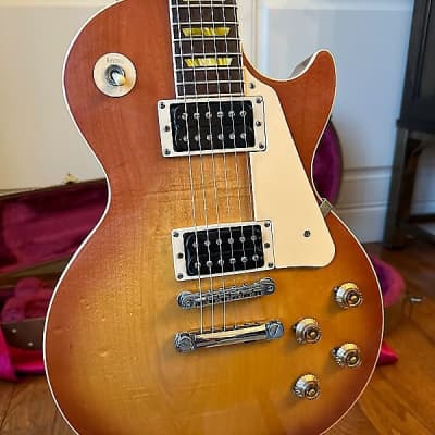2005 Gibson Les Paul Classic - Honey Burst image 2