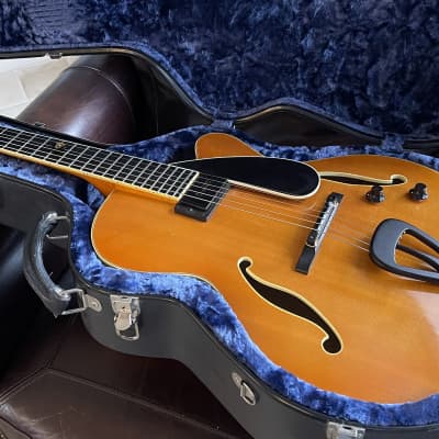 Paul Saunders Instruments 16" archtop guitar 2006 - Honey Blonde image 2