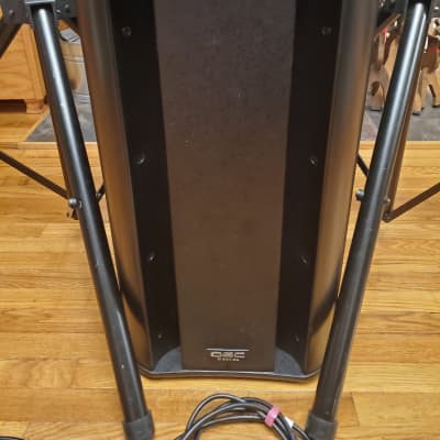2x QSC K10 1000-Watt Active 2-Way PA Speakers And 1 X QSC KSub W/stands And Carry Bags image 5
