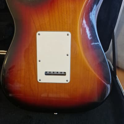 Fender Standard Stratocaster Maple Fretboard 2009 - Sunburst image 9