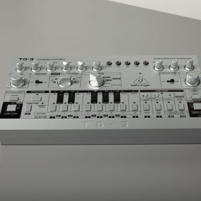 Behringer TD-3 Analog Bass Line Synthesizer 2019 - Present - Silver