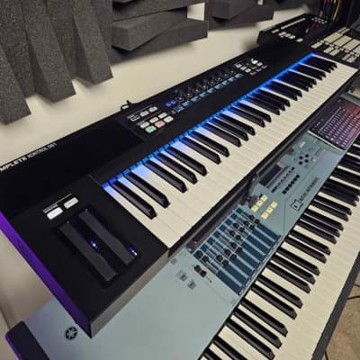 Native Instruments Komplete Kontrol S61 Keyboard Controller