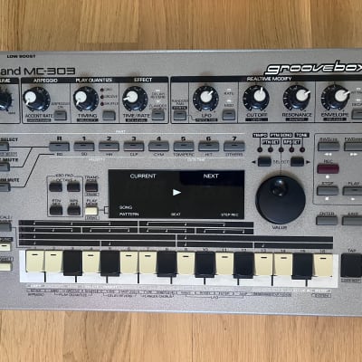 Roland MC-303 Groovebox 1990 - 1998 - Silver