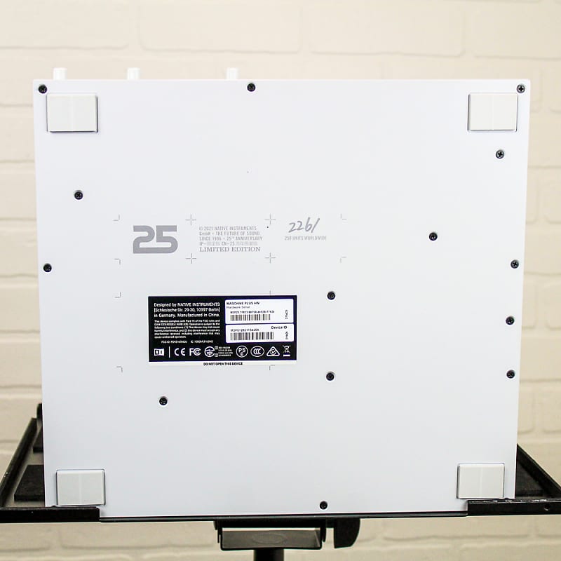 MASCHINE+ VAPOR GRAY 限定カラー MASCHINE Plus Native Instruments Vapor Gray Maschine MK3 Limited Edition | It's