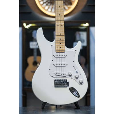 BEHRINGER iAXE393 USB端子付きエレキギタ Behringer iAXE393 Electric Guitar Package | zZounds