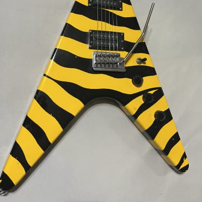 Arbor flying v 1978-1984 - yellow & black bumble bee / tiger stripe image 1