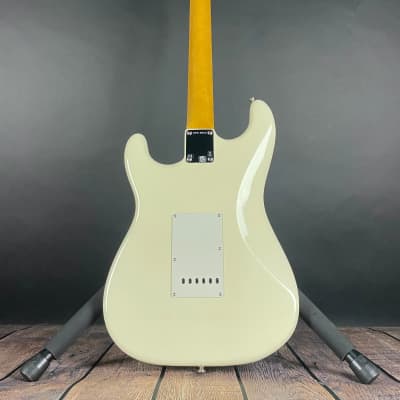 Fender American Vintage II 1961 Stratocaster, Rosewood Fingerboard- Olympic White (V2318950) image 12