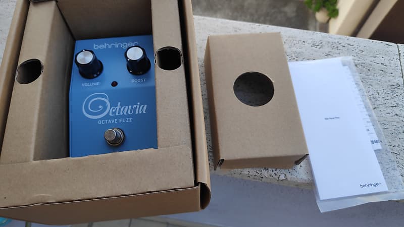 Amazon.com: Behringer OCTAVIA OCTAVE FUZZ Vintage Octave