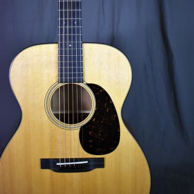 Martin Standard Series 000-18