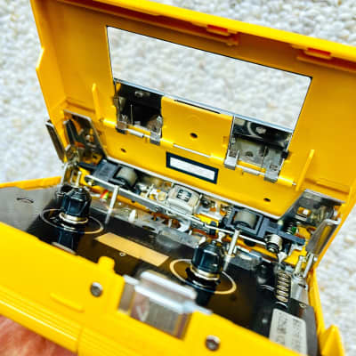 TOSHIBA KT-AS1 Walkman Cassette Player ! Super Rare Candy Yellow ! Motor Running ! image 9