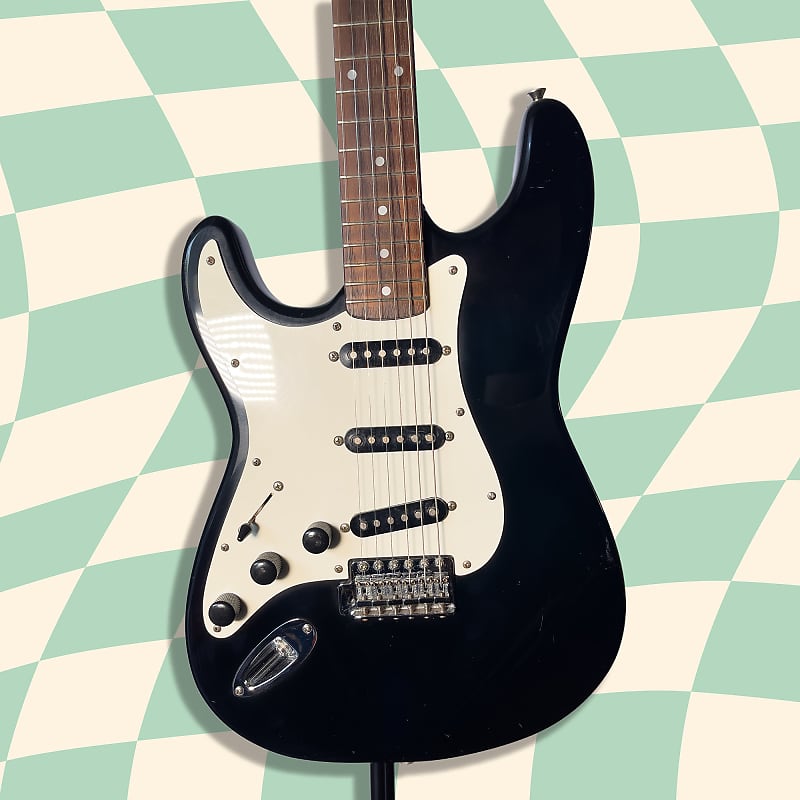 Squier/Fender Standard レフティ 左 ストラトキャスター Fender 