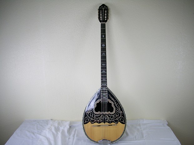 Sakis bouzouki shop