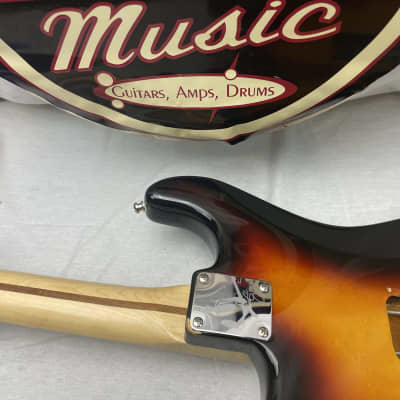 Fender Standard Stratocaster Guitar with Noiseless pickups - MIM Mexico 2003 - 3-Tone Sunburst / Maple neck image 20