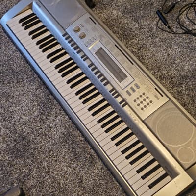 Casio WK-200 76-Key Workstation Keyboard