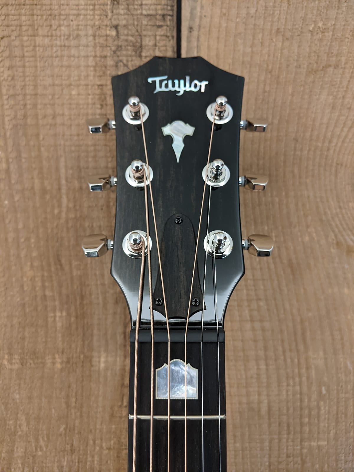 Taylor GT 611e LTD Sitka Spruce/Big Leaf Maple Acoustic Electric Guitar w/gigbag