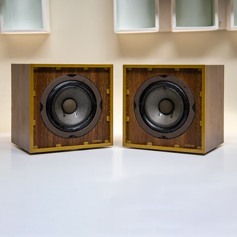 Auratone 5c SUPER-SOUND-CUBE 1970-1980 Simulated wood grain, gold plastic  front rim.