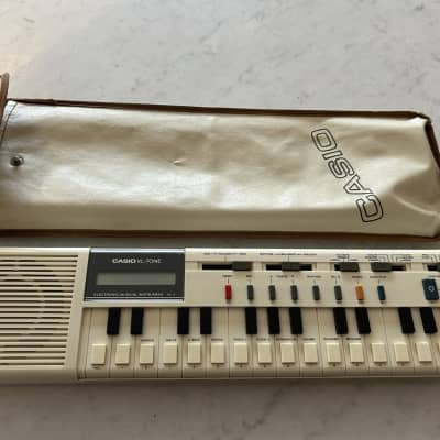 Casio VL-1 VL-Tone 29-Key Synthesizer Keyboard 1979 - 1984 - White