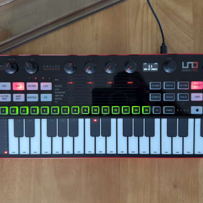IK Multimedia IK Multimedia UNO Synth Pro Desktop 32-Key Analog Synthesizer with DECKSAVER image 16