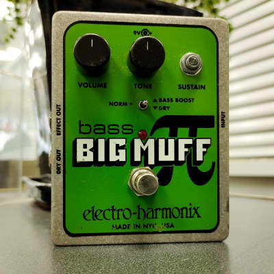 Electro-Harmonix Bass Big Muff Pi Distortion / Sustainer 2008 - Present - Green image 1