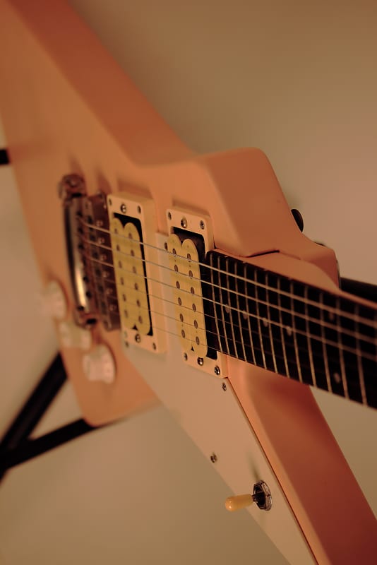 Super Rare Custom Explorer 1980 - Baby Pink (mat) short Super Rare Custom Explorer 1980 - Baby Pink (mat) short