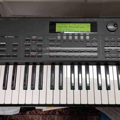 Roland XP-60 61-Key 64-Voice Music Workstation Keyboard 1998 - 2003 - Black