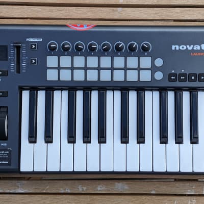 Novation Launchkey 25 Mk1 2010s - Grey / Orange