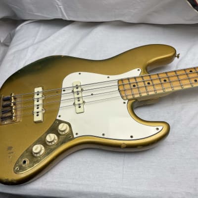 Fender American Collector's Series Jazz Bass 4-string J-Bass with Case 1981 - Gold image 4