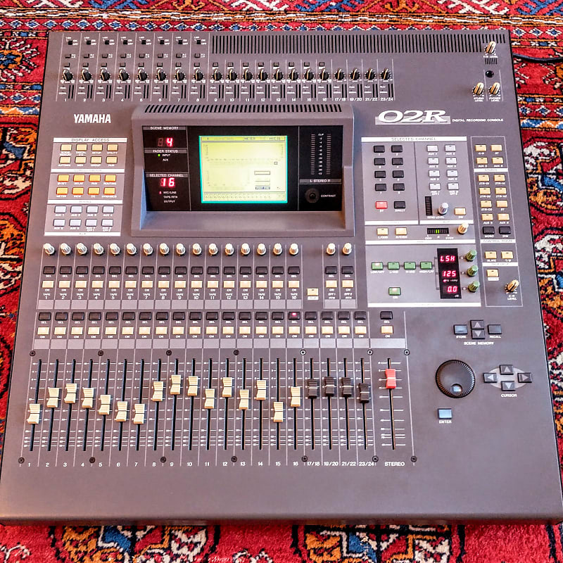 【希少】ヤマハ Digital Recording Console 02R V2 Yamaha 02R Digital Mixer with Meter Bridge and 2 ADAT Cards