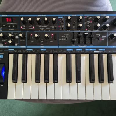 Novation Bass Station II 25-Key Monophonic Synthesizer 2013 - Present - Black