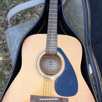 Yamaha F310 Guitare Acoustique Folk Tobacco Brown Sunburst – Guitare folk  adultes 4/4 – Guitare d'étude Dreadnough & TIGER GAC14 12 médiators de