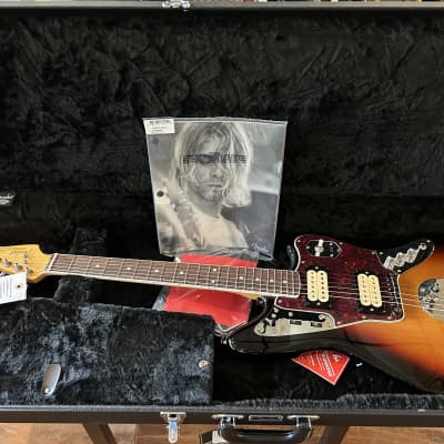 Fender Kurt Cobain Jaguar  3-Color Sunburst #MX23010489  8 lbs  11.6 oz image 2