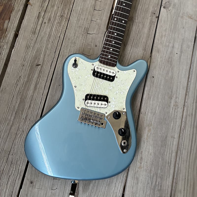 Squier Paranormal Super-Sonic | Reverb