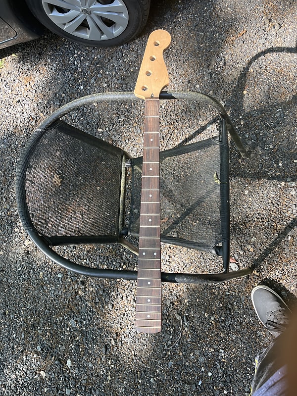 squire bass neck image 1