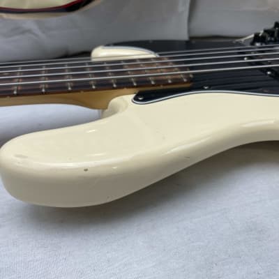 Fender Deluxe Active Jazz Bass V 5-string J-Bass 2020 - Olympic White / Pau Ferro fingerboard image 14
