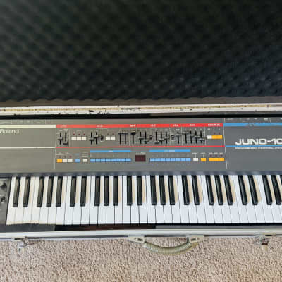 Roland Juno-106 ***W/ FLIGHT CASE*** 61-Key Programmable Polyphonic Synthesizer 1984 - 1985 - Black