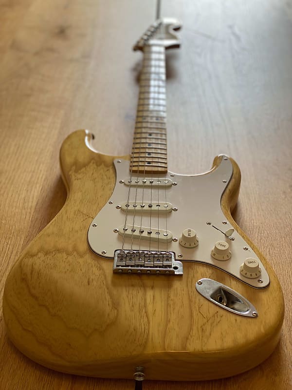 Fender Japan Stratocaster 1972 Reissue Rare Natural Ash Finish CIJ R-Serial  2004
