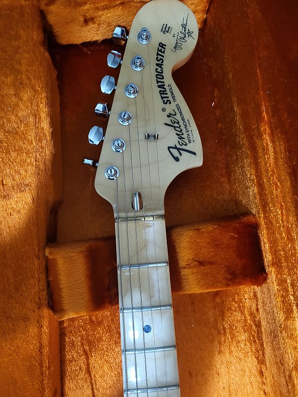 Fender YNGWIE MALMSTEEN STRATOCASTER W/ SYNCHRONIZED TREMOLO AND