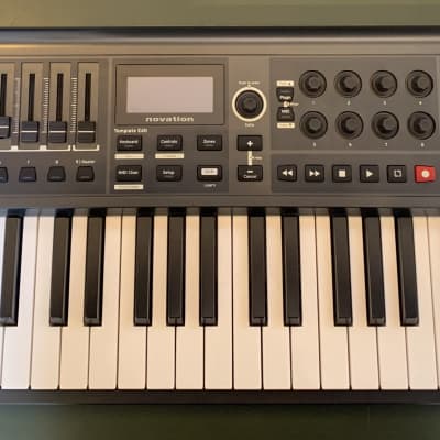 Novation Impulse 49 MIDI Keyboard Controller 2011 - Present - Gray