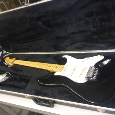 Fender Stratocaster w/ DiMarzio Pickup 3 Tone Sunburst MIJ Japan