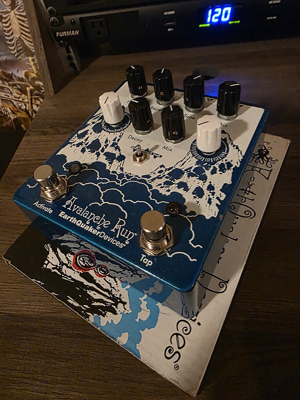 EarthQuaker Devices Avalanche Run Stereo Reverb & Delay with Tap Tempo V2